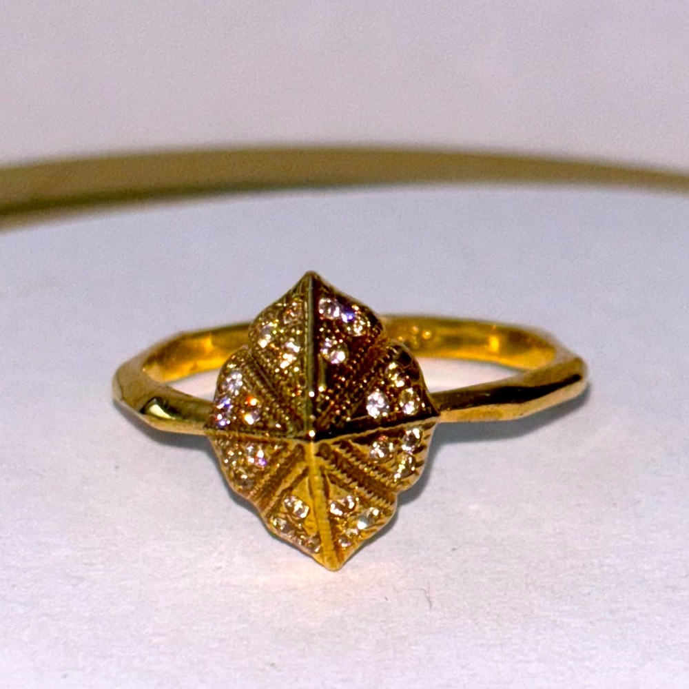 Elegant Gold Leaf Ring